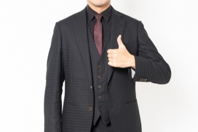 スーツ男性