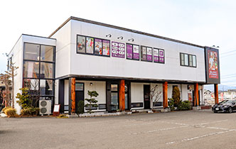 店舗は無料駐車場完備！婚活に最適な立地